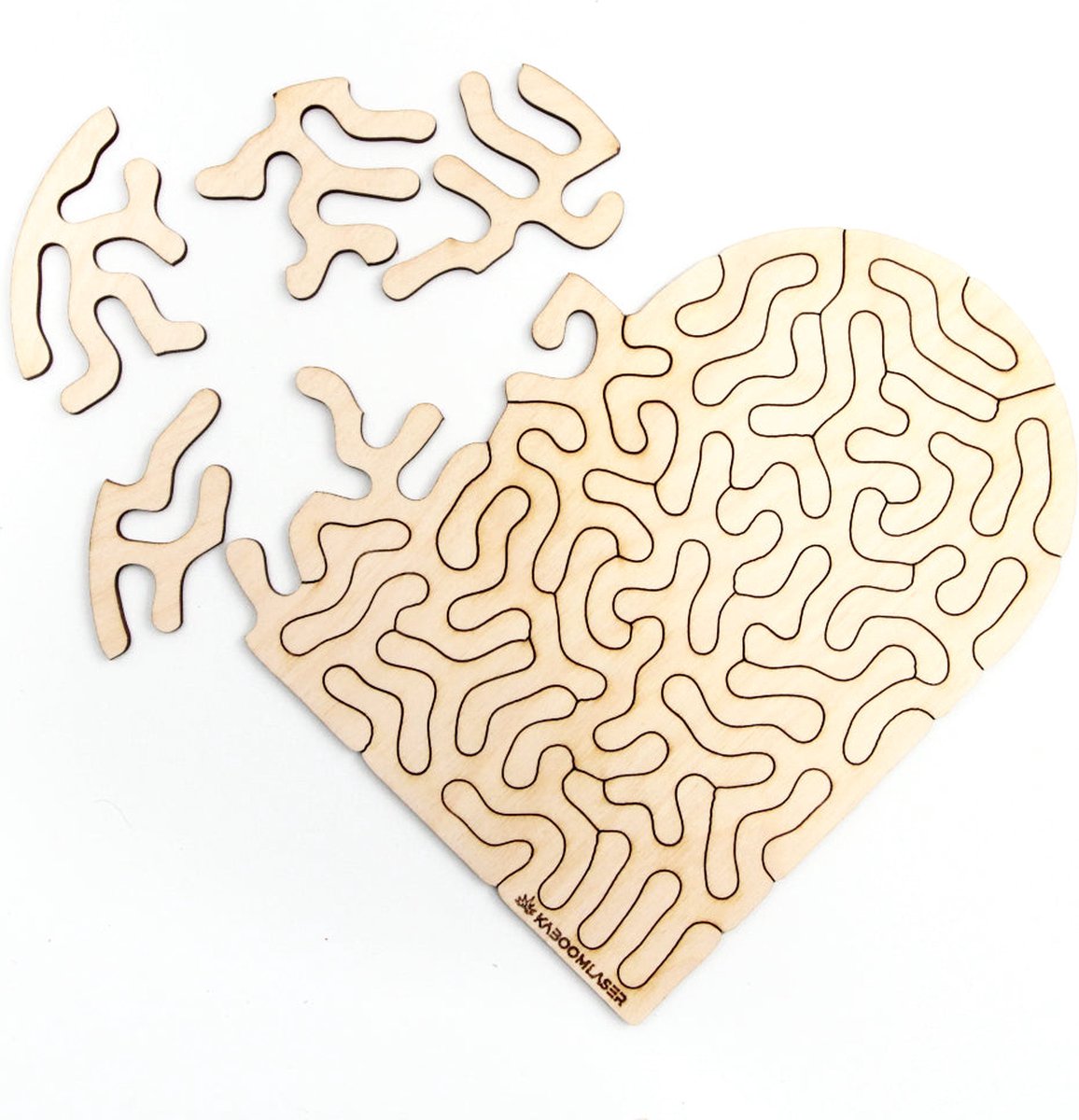 Gebroken Hart M houten legpuzzel voor volwassenen | Jigsaw | Gemaakt in Nederland | Pure wood puzzles by Kaboomlaser